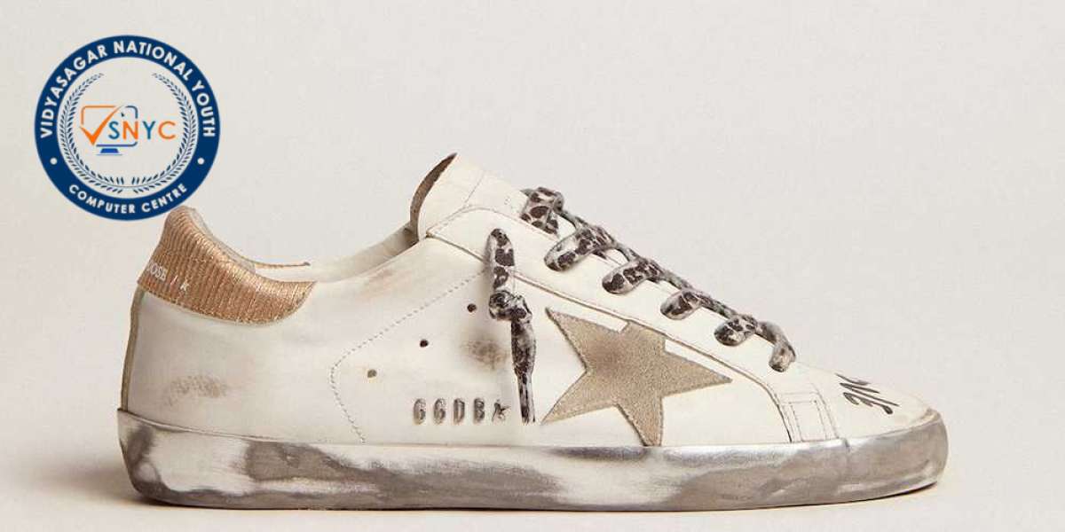 Golden Goose Sneakers Outlet you at the Winter 2024 Collection Presentation